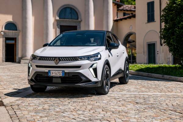 renault-captur-full-hybrid-bianca